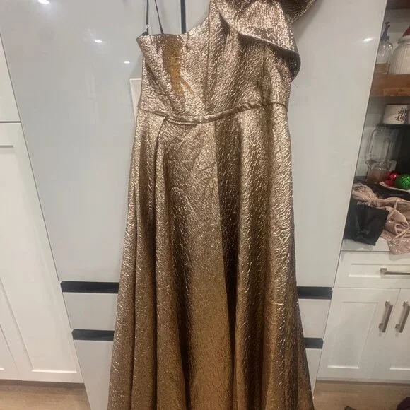 Mac Duggal Metallic Gold One-Shoulder Gown With Ruffle Detail & High Slit Size - Picture 5 of 8